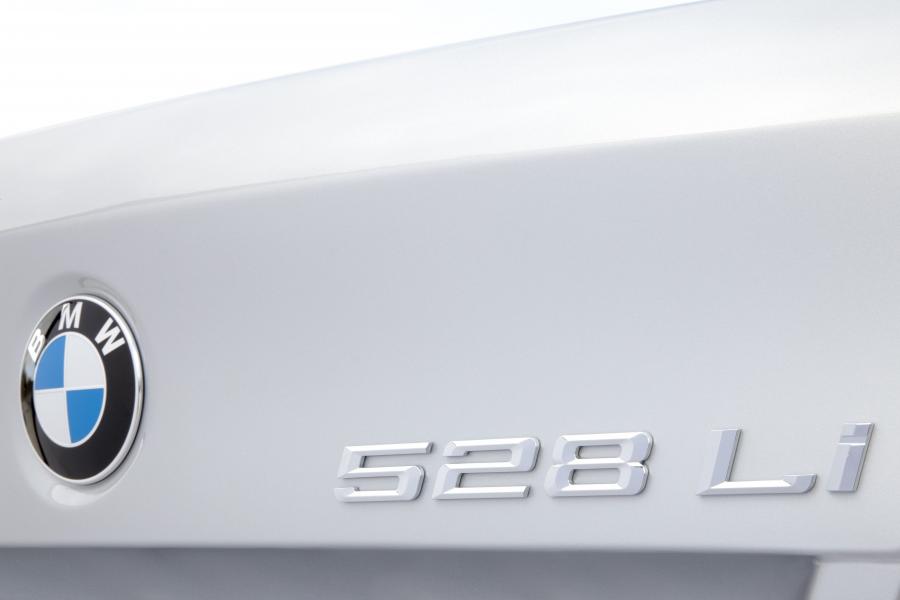  BMW 5-Series Long-Wheelbase 2010 года  (CN) (фото 40 из 77)